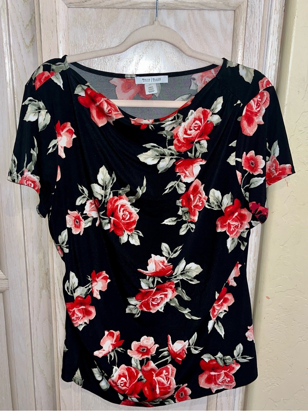 3/$30| 🌸 WHBM Short-Sleeve Top with Red Floral Print